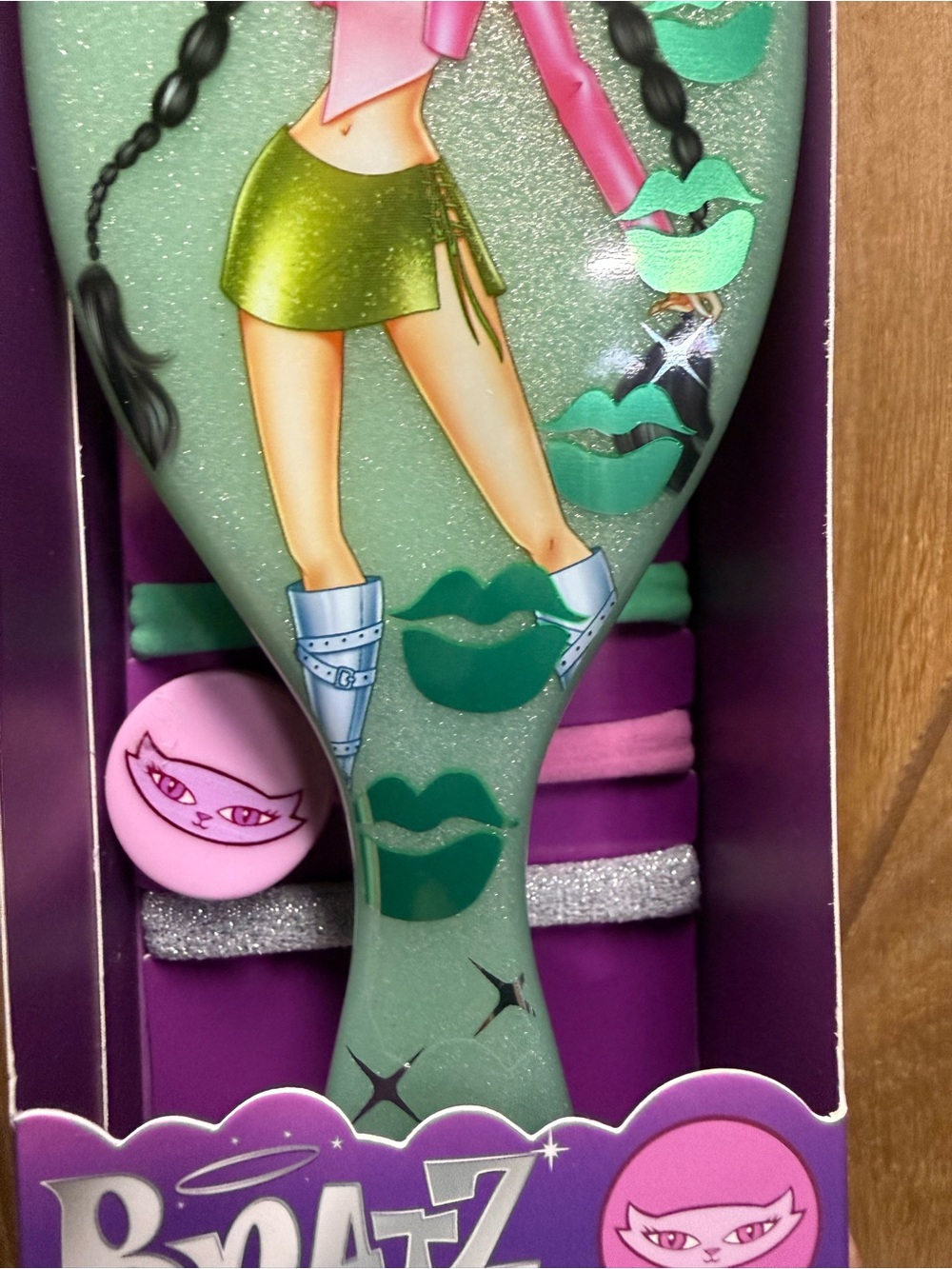 Wet Brush x Bratz Jade Original Detangler and 3 hair bands - Picture 2 of 2